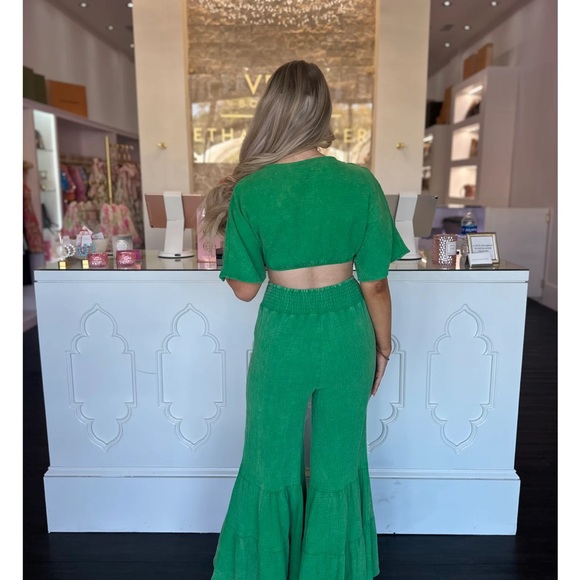 Two piece set - Picture 2 of 2